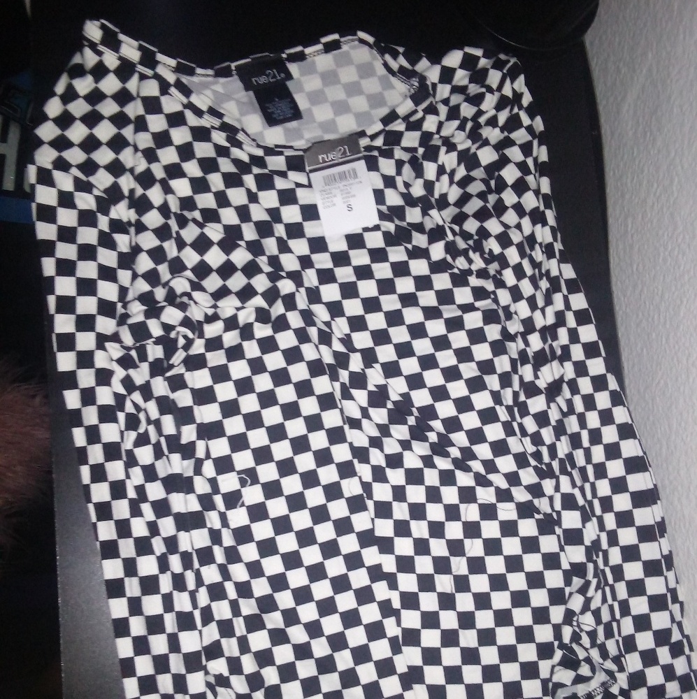 Im selling a rule 21 checkerd shirt./never used/
